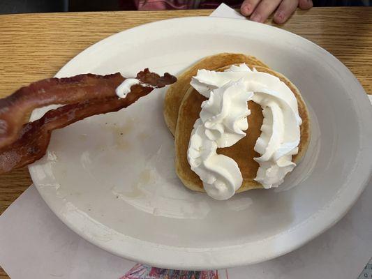 Kid's silver dollar pancakes with bacon