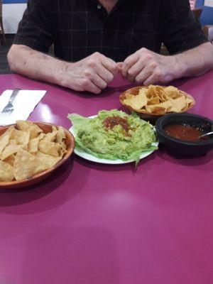 Guacamole and chips with salsa as our appetizer. So good