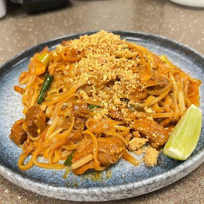 pad thai  .