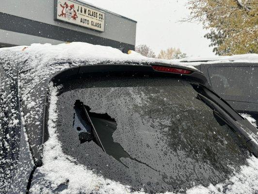 Rear glass replacement on an SUV