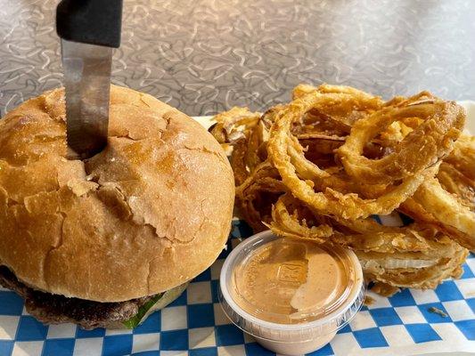 Classic burger with onion rings