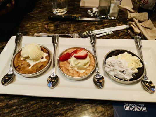 Cookie Tro Triple Chocolate Pizookie Made With Ghirardelli Cookies N Cream Pizookie Pizookie Trio