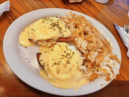 Eggs Benedict and hasbrowns