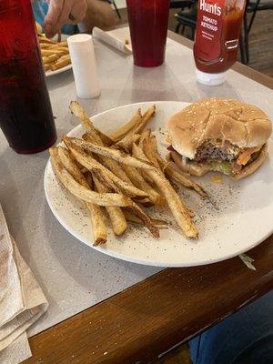 Cheeseburger with fries