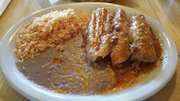 Tamale plate with chili and cheese.