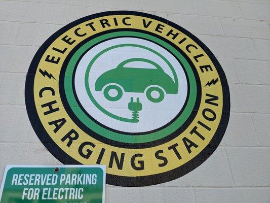 EV Charging Station, 325 E 9th St, Charlotte