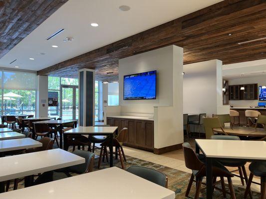 Breakfast and seating area of lobby