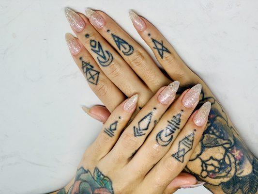 Sparkly Nails perfectly done by Loan