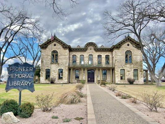 Pioneer memorial library