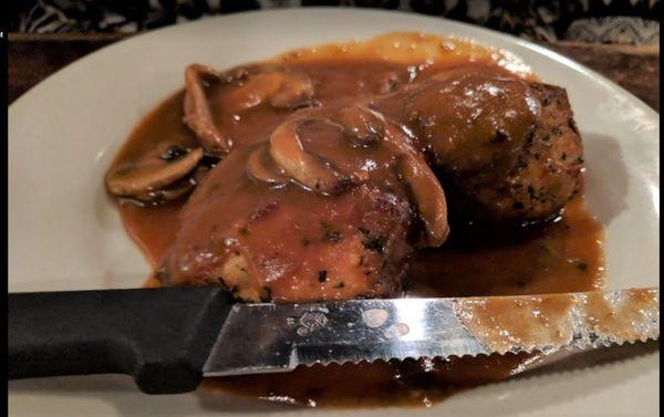 Chicken Marsala
boneless breast of chicken, lightly dusted with panko*, sautéed, served in marsala red wine sauce, fresh sliced mushrooms