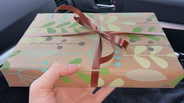 Beautiful gift wrapping of books for free. You don't get that at every book store :)