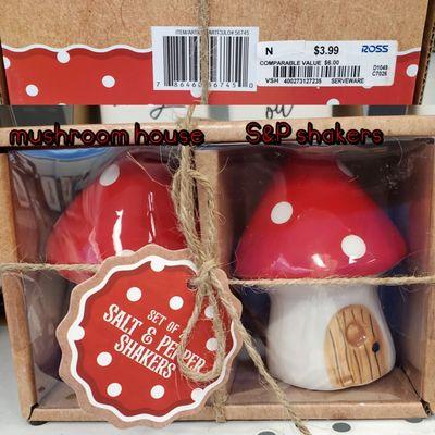 Mushroom house salt & pepper (S & P) shakers. Too cute!