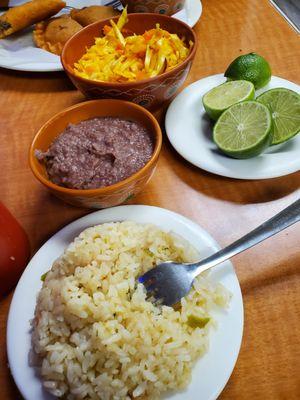 Side dishes and toppings for pupusas