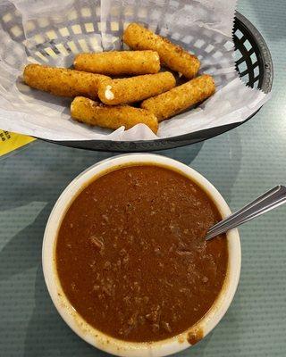 Chili, Mozzarella Sticks