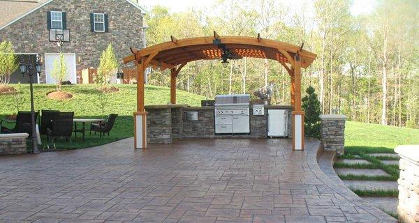 Arch Trellis with medium size grill/outdoor kitchen