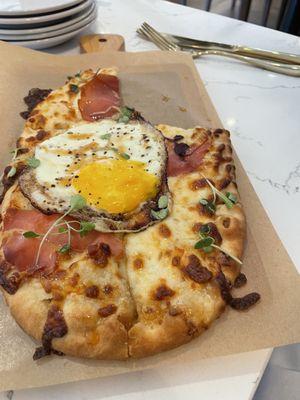 Flat bread with prosciutto & egg