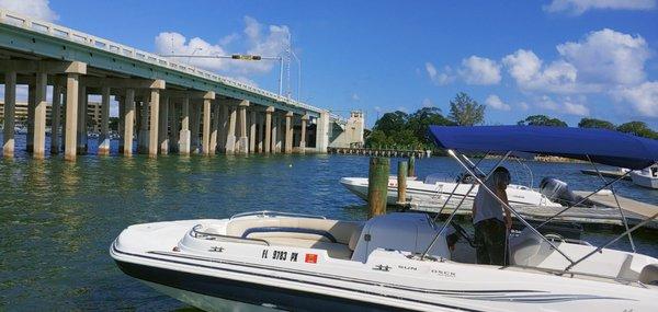 Hurricane deck boat