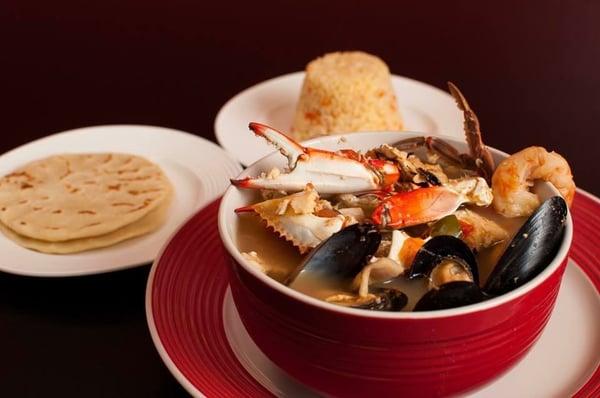 Sopa de mariscos. ( Seafood soup)