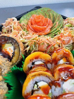 30 Pcs Sushi Tray + 1 Salad