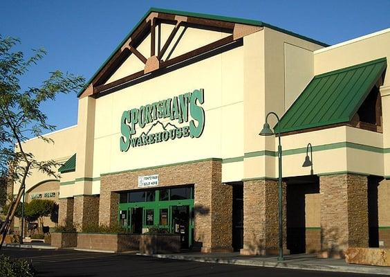 Sportsman's Warehouse: view from outside