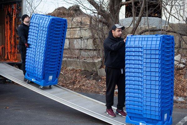 Reusable plastic crates rentals in Boston! Tops crates - your top packaging solution!