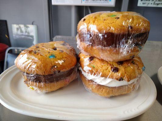 Portside Bakery & Cafe - cookie'wiches.