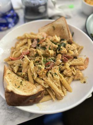 Rasta Pasta with sausage, shrimp, and chicken. And 2 pieces of toast.