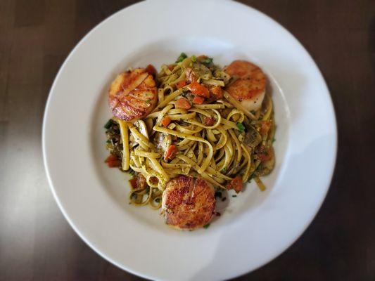 Seared Sea Scallops, sauteed tomato and mushroom pesto over Linguini