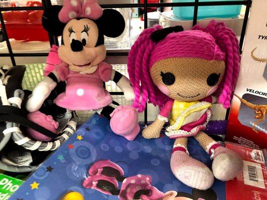 Crumbs found a Minnie plush