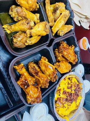 ATL Dry rub & Chipotle Honey wings with Bacon & Cheese Fries. (Next time only order ATL dry rub & order ALL sauce on the sides.)