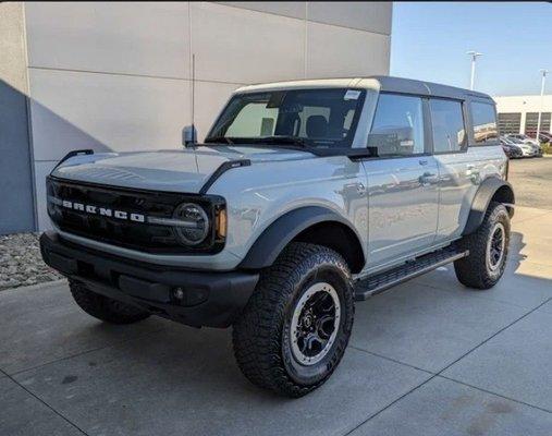 Bronco Outerbanks with Sasquatch package in Cactus Gray #JeepEater