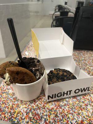 Sundae w/ two scoops of ice cream (vanilla and chocolate) and Oreo Brownie Cheesecake cookie Chocolate Chip Cookie (FREE)