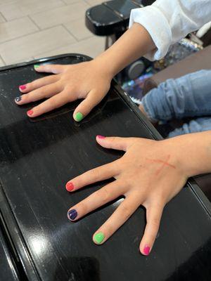 Cute manicure for my daughter (that's what she wanted - the girl did a nice job and less then 24hs is pilling )