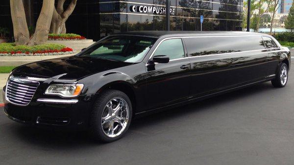 2018 Black Crystler 300c Limousine