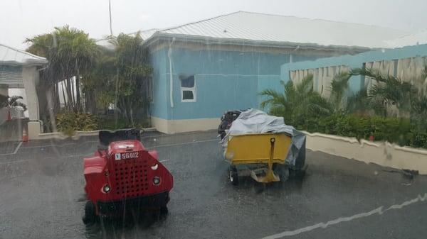 Soaking wet luggage thanks to laziness of bahamasair staff.