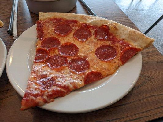 Pepperoni pizza slice