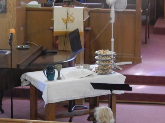 The Lords  Table  at  Ainsworth  United Church  of  Christ