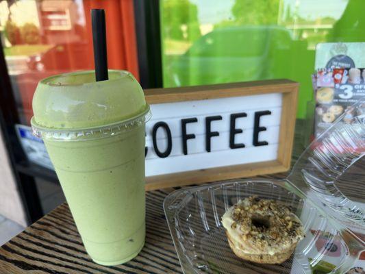 Hulk smoothie, protein donut