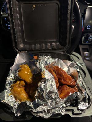 8 ct wings (half golden bbq & half mumbo)