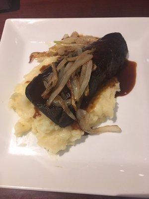 Short rib with mashed potatoes and onions $29