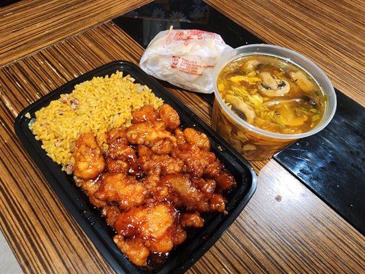 General Tsos chicken, hot and sour soup, egg roll (combo)