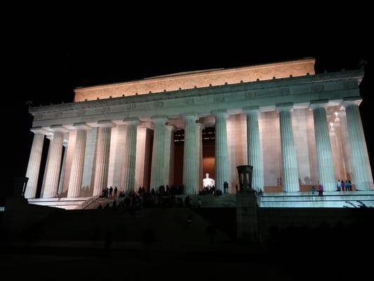 Monuments at night are awesome!