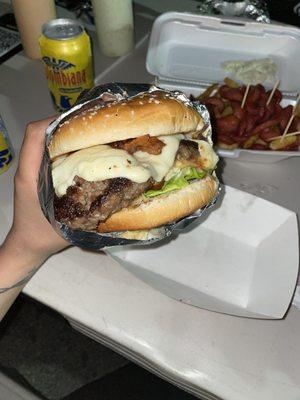 Famosa burger, salchipapa