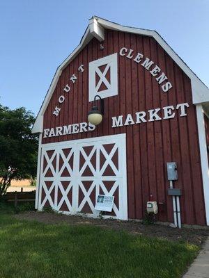 I miss the Farmers Market here, I used to come with my grandma all the time. We'd buy 10lb bags of beets, and can them for the year ahead.