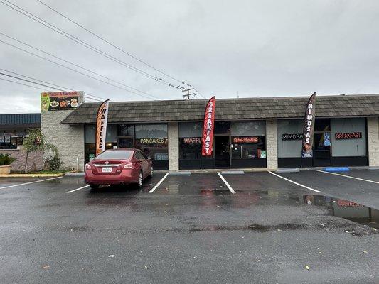 Unassuming looking restaurant from the street, it is right next to Circle K.