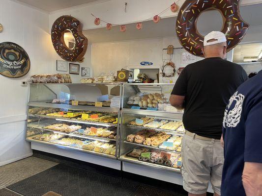 Steineck's Donuts And Cakes