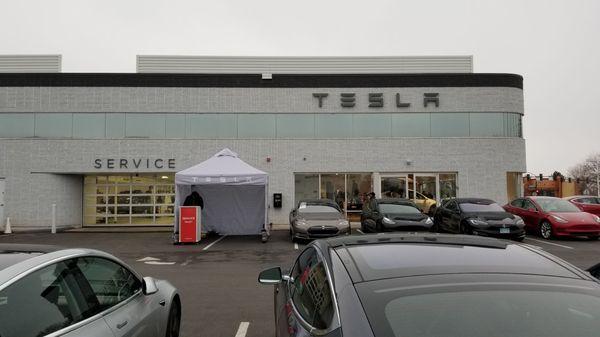 Tesla Service Center