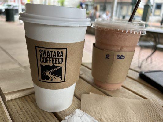 Maple latte & Strawberry banana smoothie