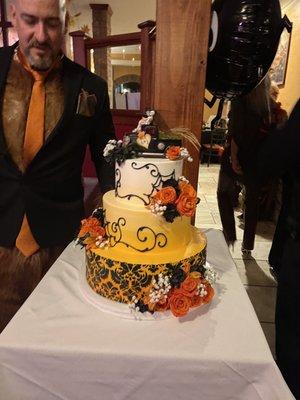 Hallowedding cake