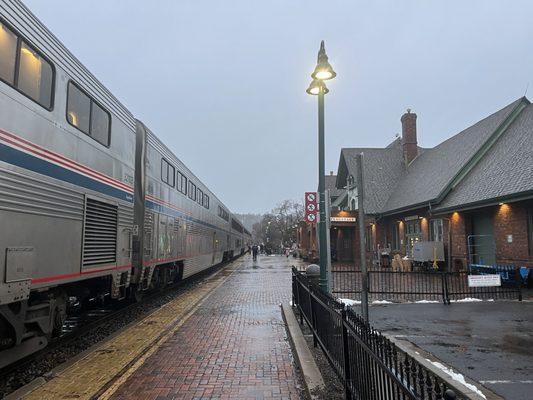 Amtrak Station FLG